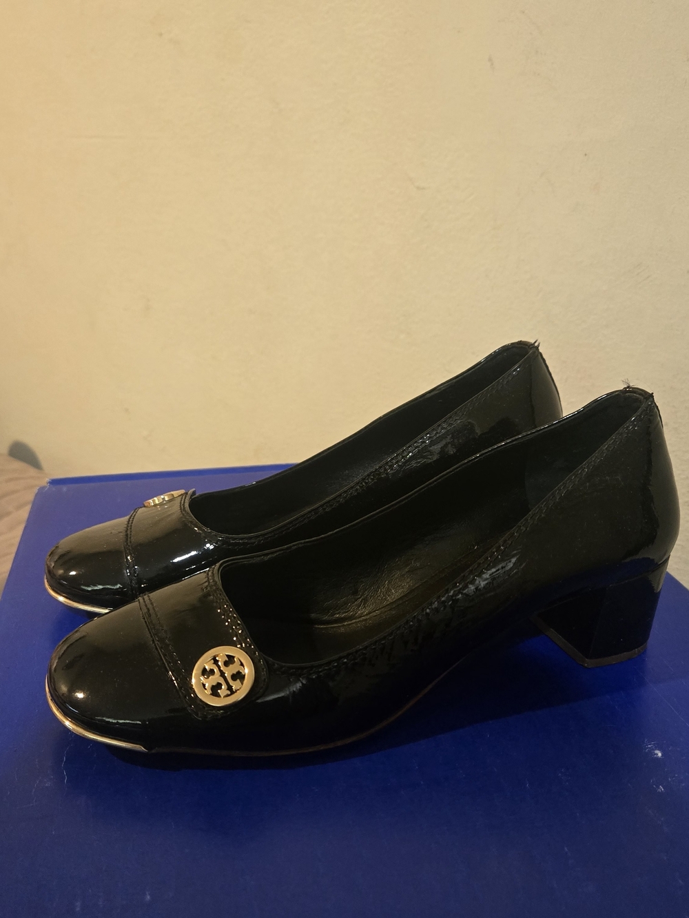 Tory Burch Marion Leather Black Patent Leather Gold Trim Pumps Size 8